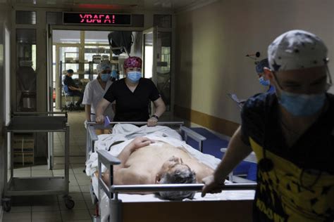 Ukrainian trauma surgeon operates on soldiers all day long amid Russia’s war